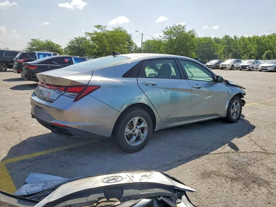 2022 HYUNDAI ELANTRA SE  