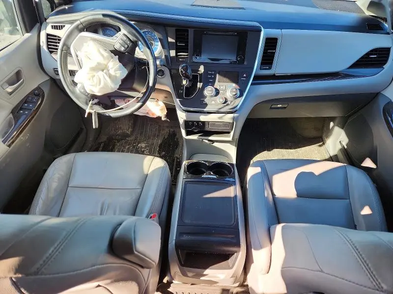 2016 TOYOTA SIENNA XLE  