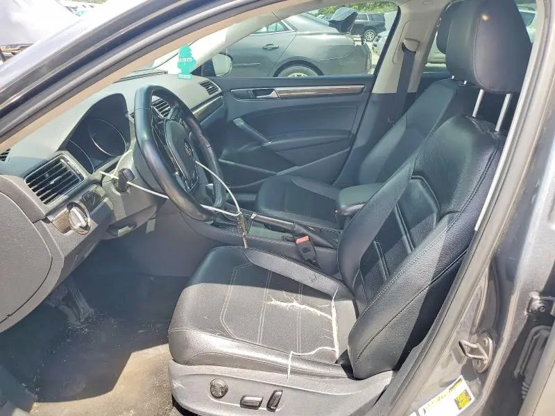 2016 VOLKSWAGEN PASSAT SE  