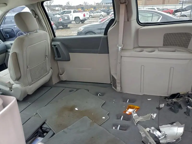 2010 CHRYSLER TOWN & COUNTRY LX  