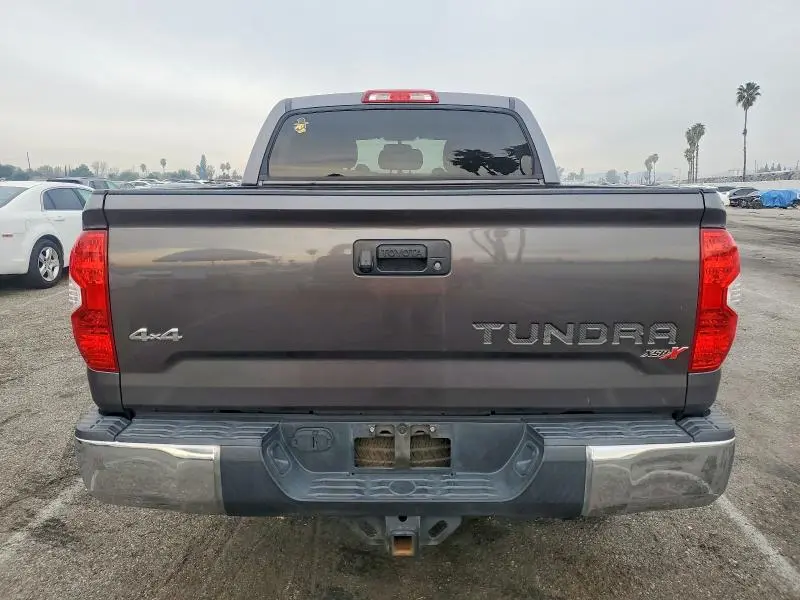 2016 TOYOTA TUNDRA CREWMAX SR5  