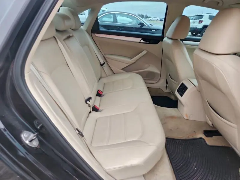 2013 VOLKSWAGEN PASSAT SE  