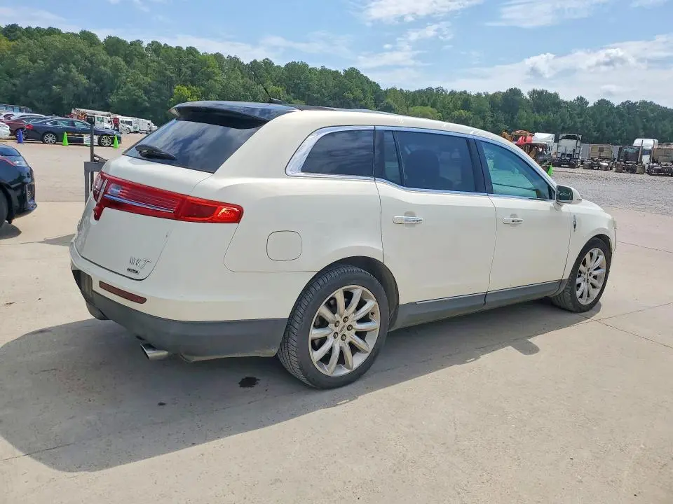 2013 LINCOLN MKT   