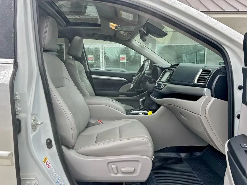 2018 TOYOTA HIGHLANDER SE  