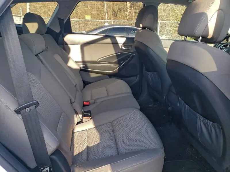 2018 HYUNDAI SANTA FE SE  