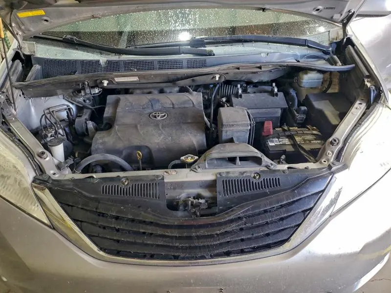 2014 TOYOTA SIENNA LE  