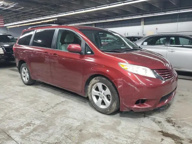 2017 TOYOTA SIENNA LE  