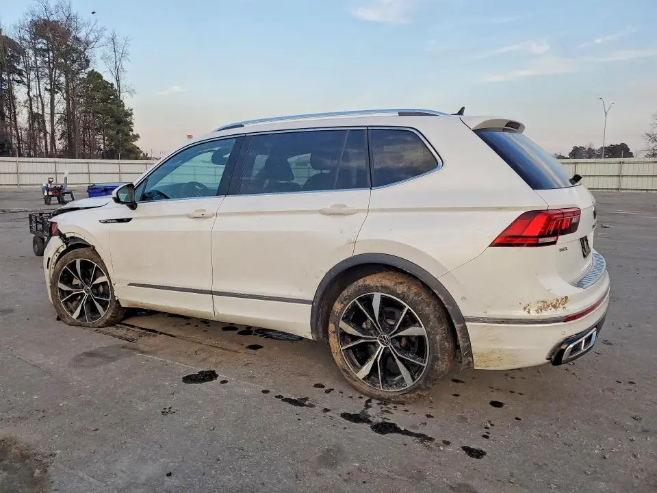 2023 VOLKSWAGEN TIGUAN SEL R-LINE BLACK  