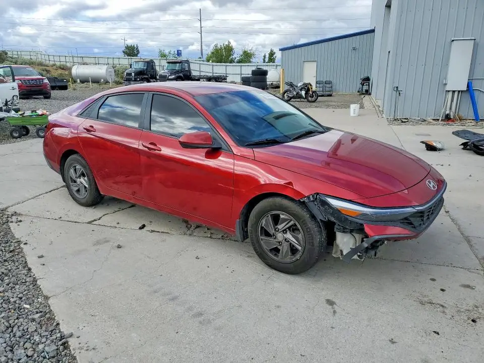 2024 HYUNDAI ELANTRA SE  