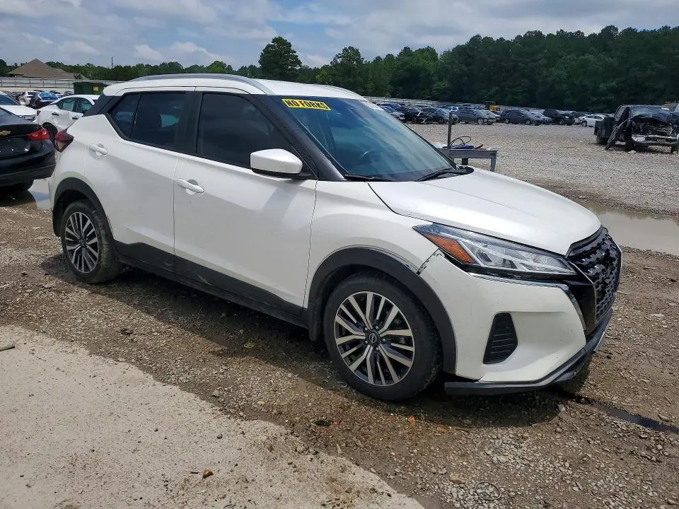 2022 NISSAN KICKS SV  