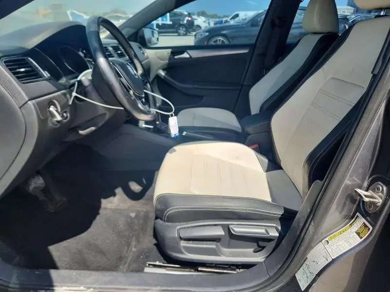 2016 VOLKSWAGEN JETTA SPORT  