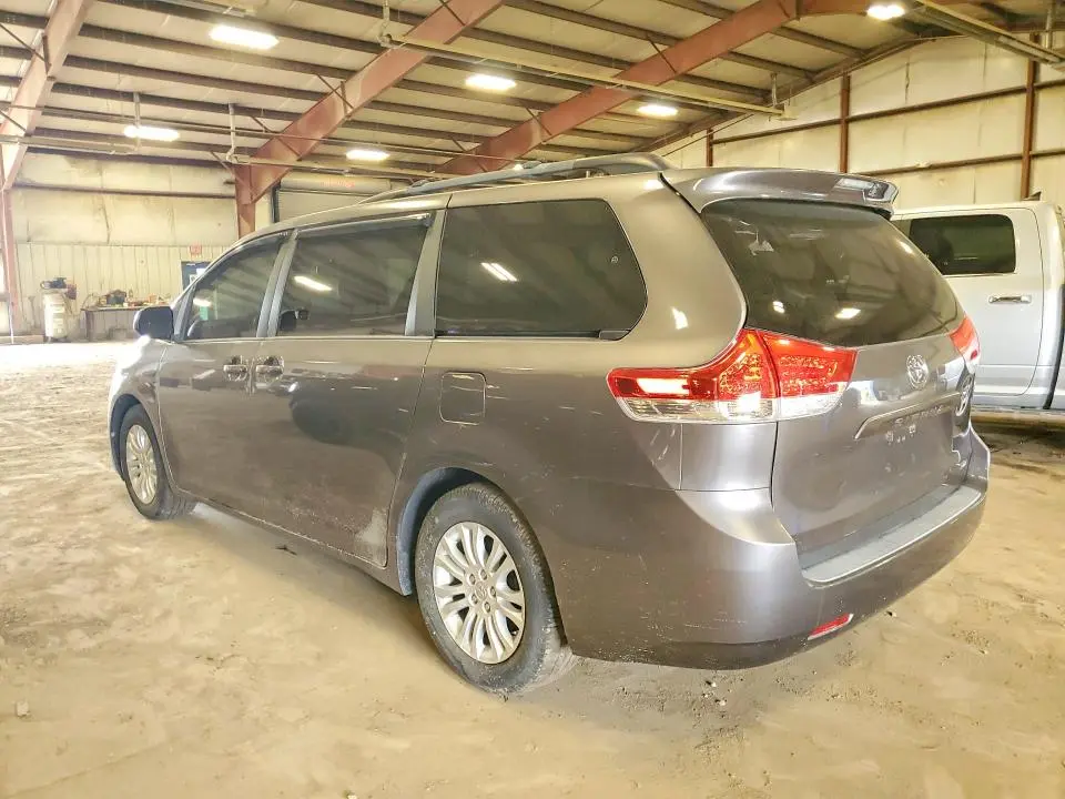 2014 TOYOTA SIENNA XLE 8-PASSENGER  
