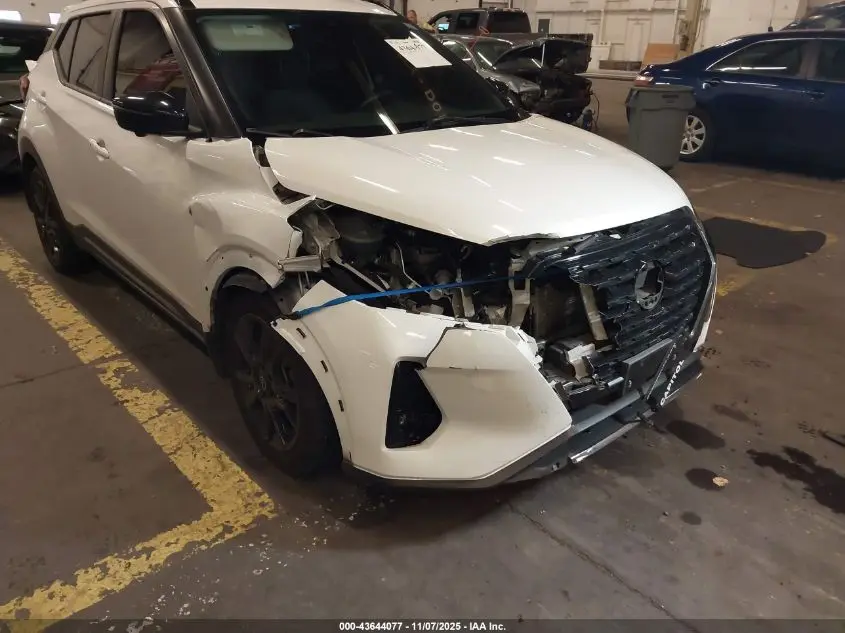 2023 NISSAN KICKS SR XTRONIC CVT