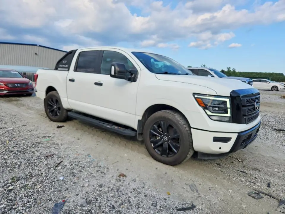 2023 NISSAN TITAN SV  
