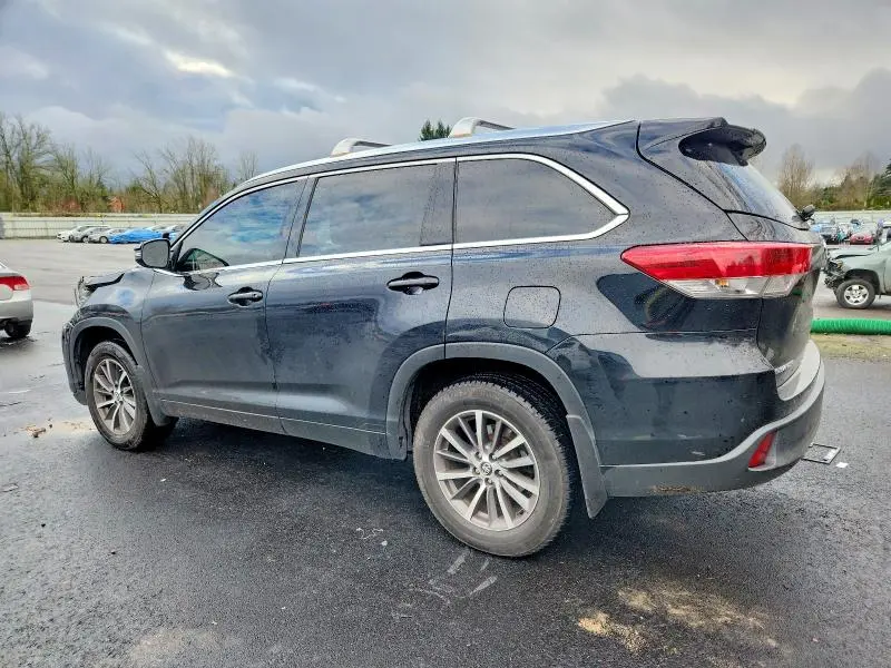 2017 TOYOTA HIGHLANDER SE  