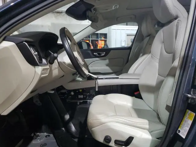 2020 VOLVO V60 CROSS COUNTRY T5 MOMENTUM  