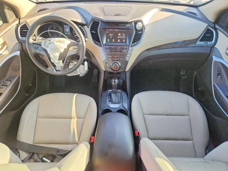2018 HYUNDAI SANTA FE SE  