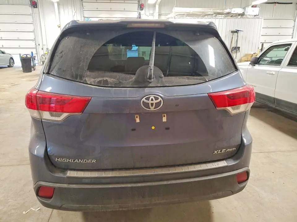 2017 TOYOTA HIGHLANDER XLE  
