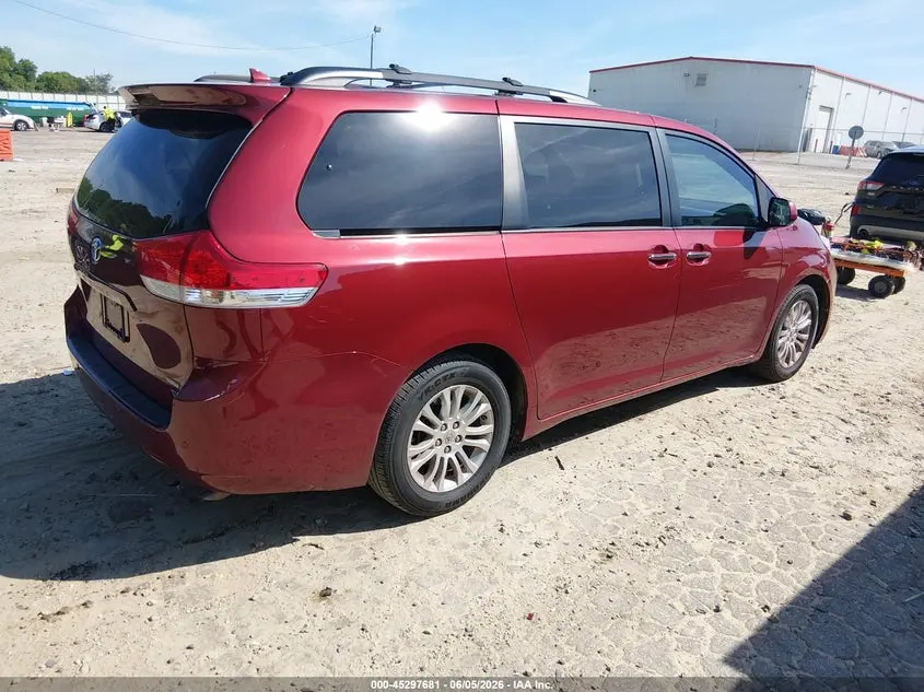 2013 TOYOTA SIENNA XLE V6 8 PASSENGER
