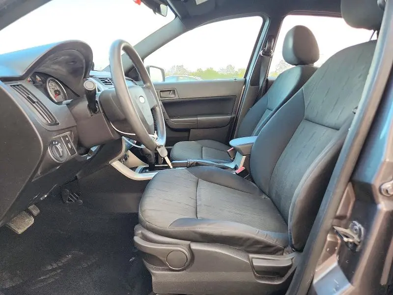 2011 FORD FOCUS SE  
