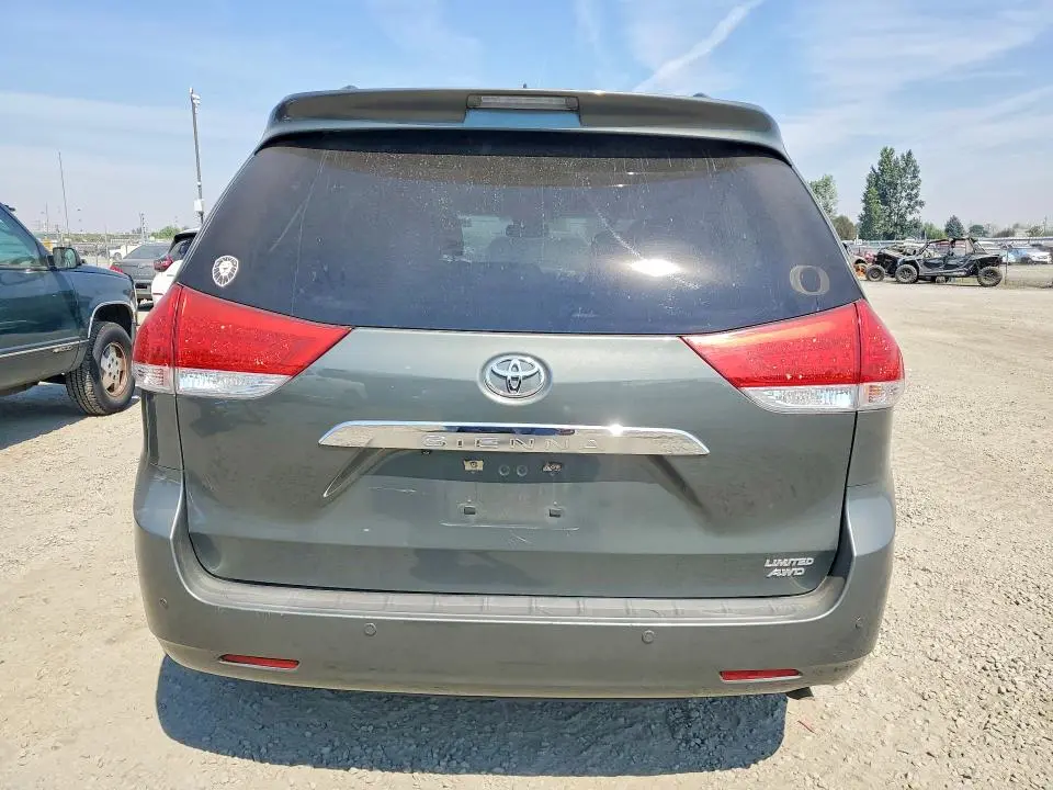 2013 TOYOTA SIENNA LIMITED 7-PASSENGER  