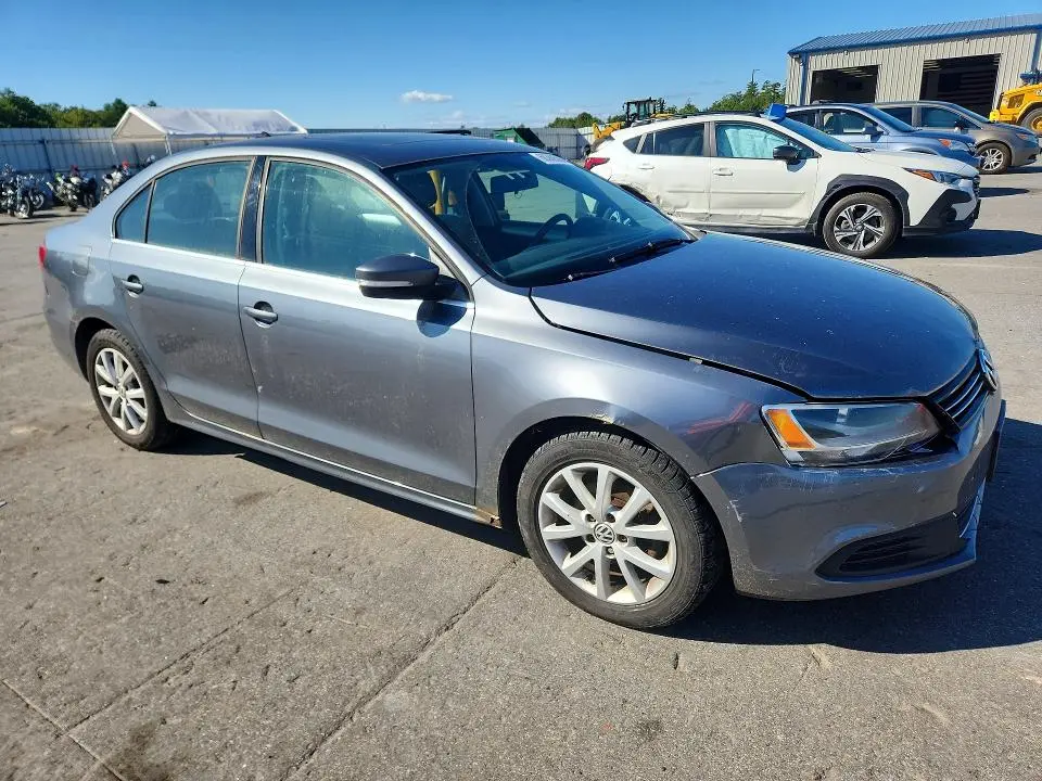 2013 VOLKSWAGEN JETTA SE  