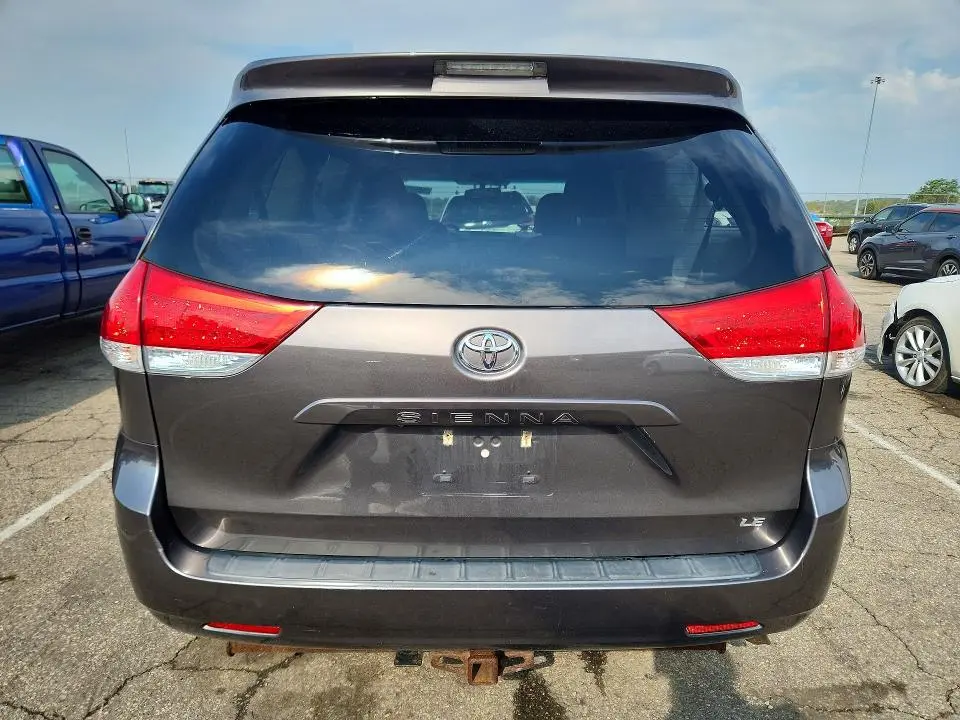 2012 TOYOTA SIENNA LE  