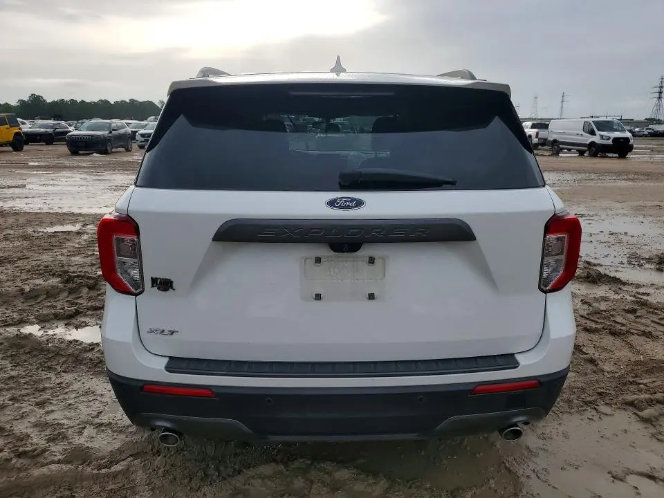 2022 FORD EXPLORER XLT  