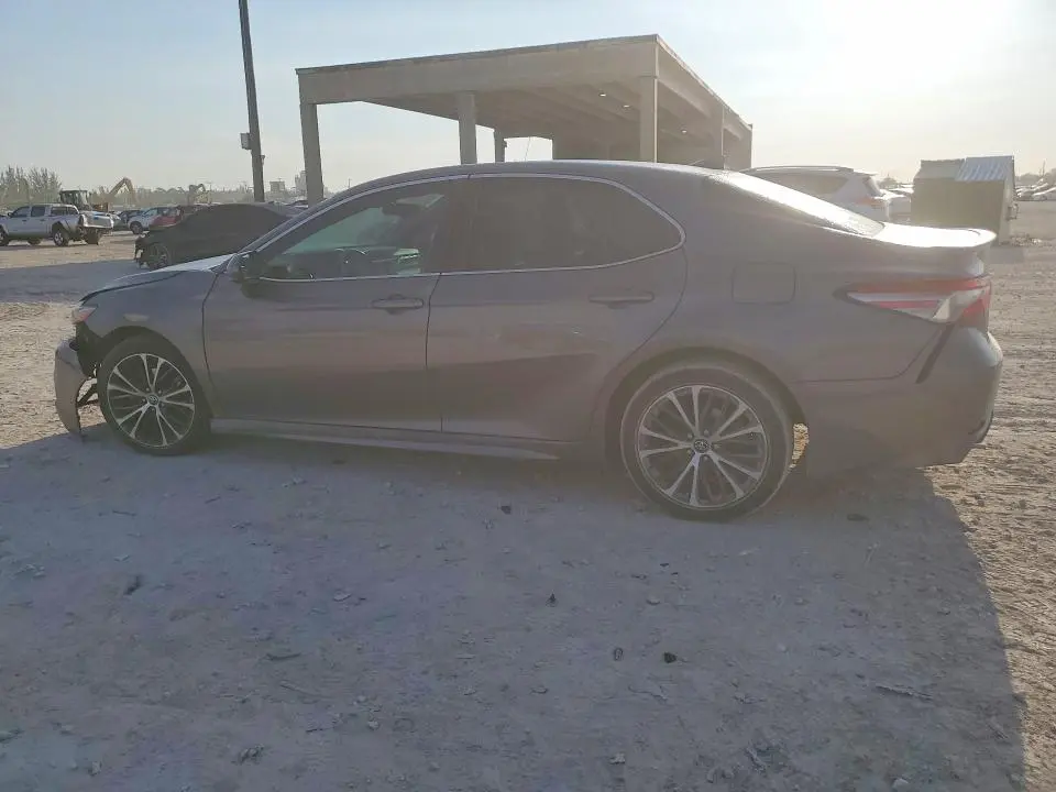 2019 TOYOTA CAMRY SE  