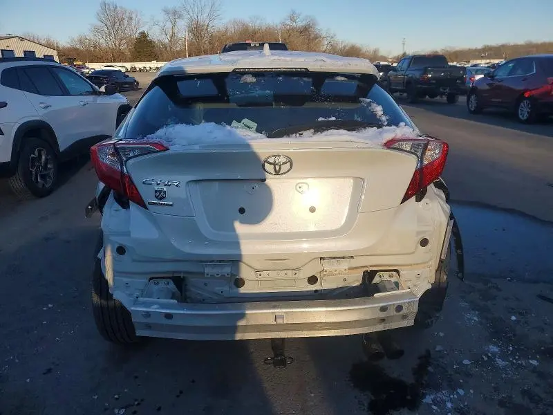 2021 TOYOTA C-HR XLE  