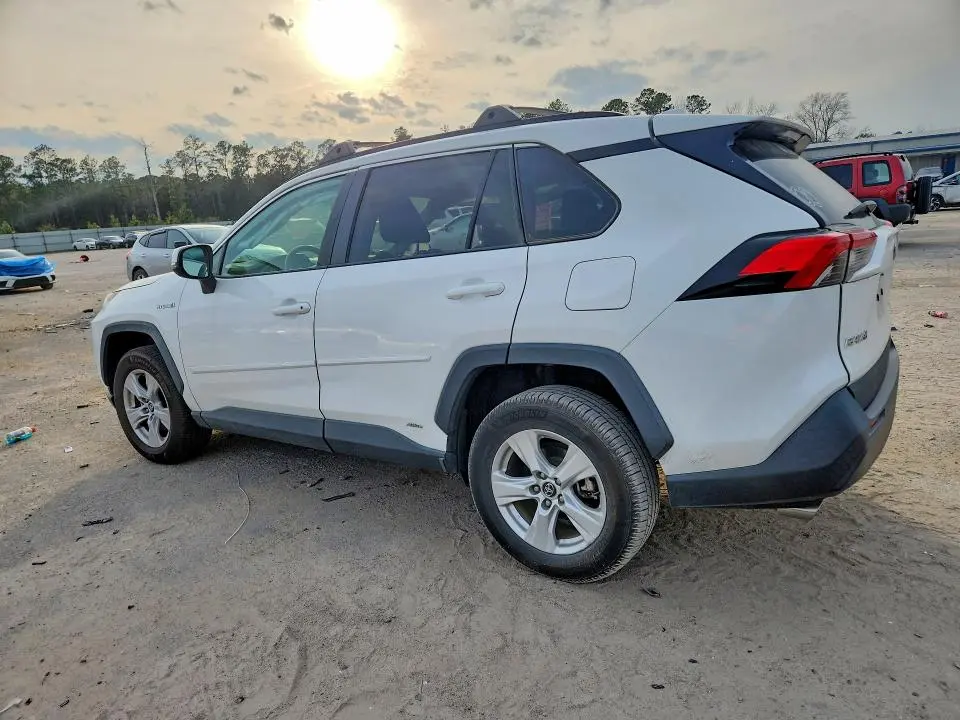 2020 TOYOTA RAV4 XLE  