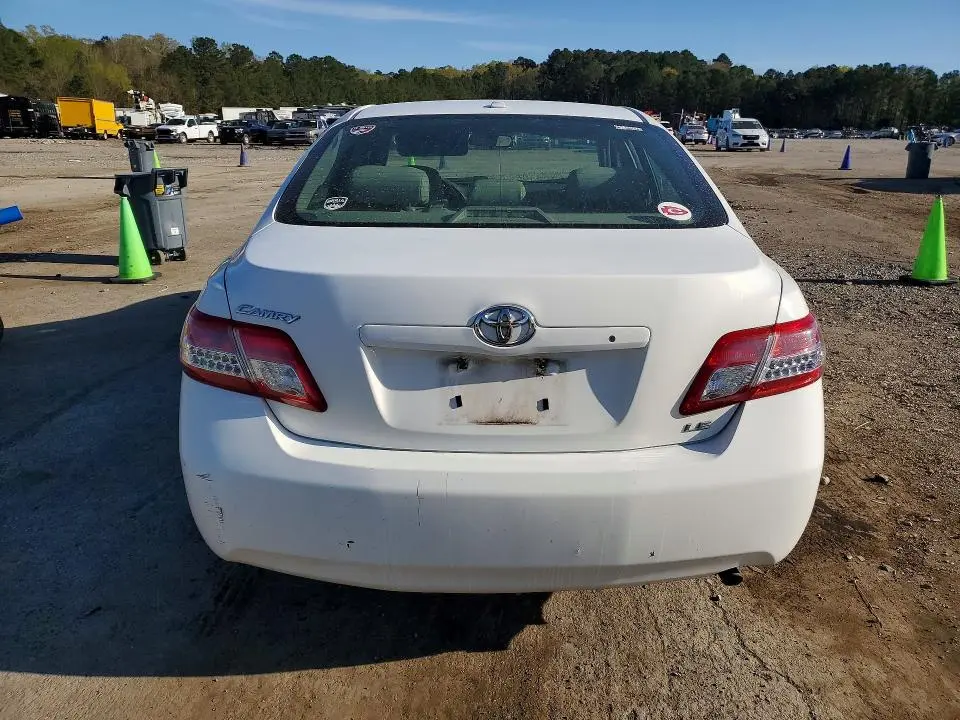 2011 TOYOTA CAMRY LE  