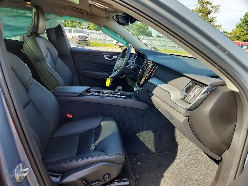 2024 VOLVO XC60 CORE  