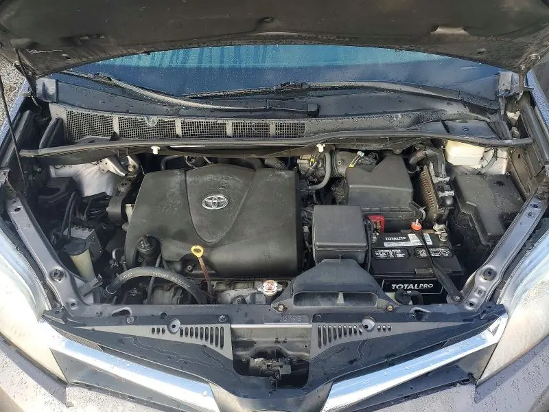 2018 TOYOTA SIENNA LE  