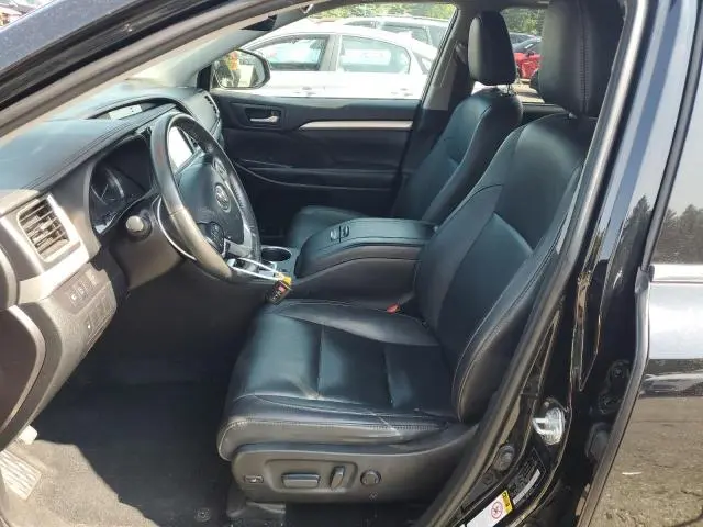 2019 TOYOTA HIGHLANDER SE  