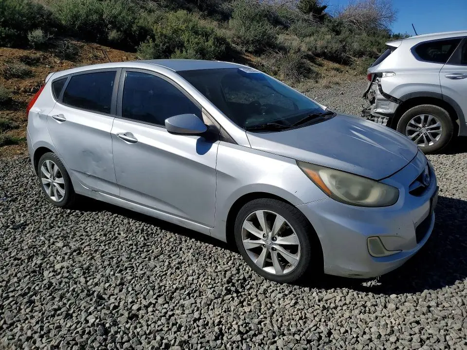 2012 HYUNDAI ACCENT SE  