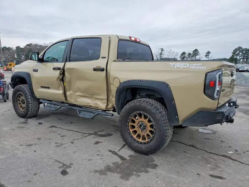 2017 TOYOTA TUNDRA CREWMAX SR5  
