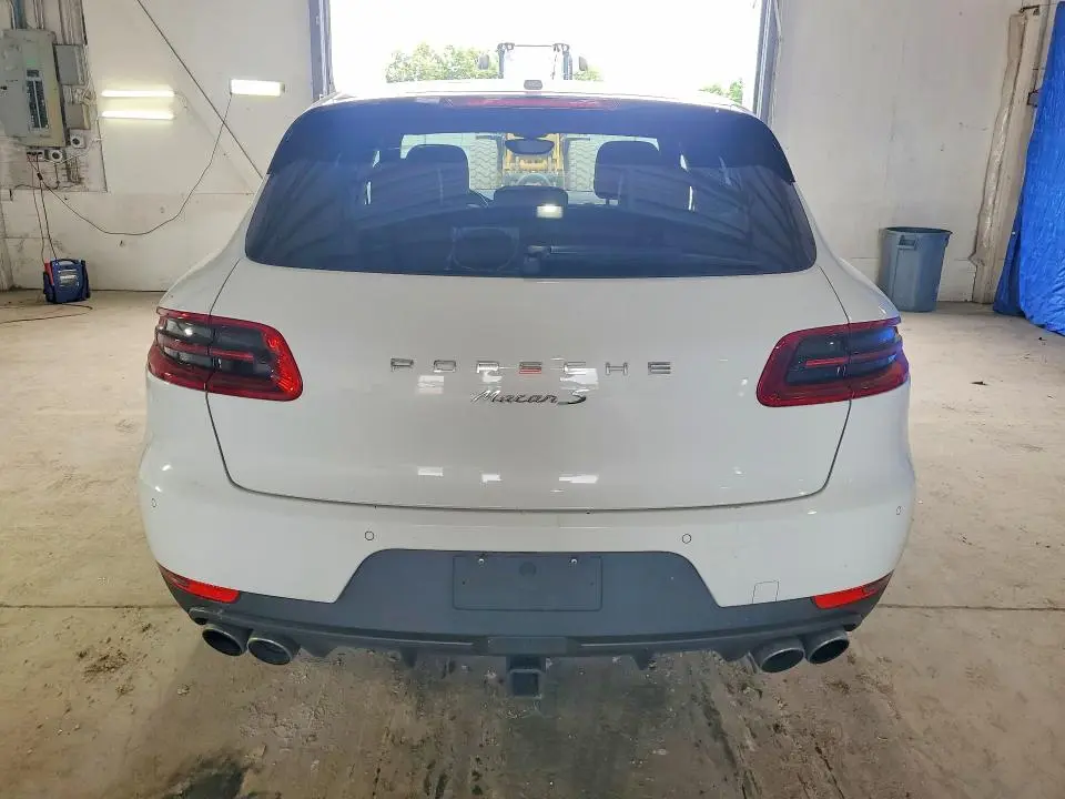 2018 PORSCHE MACAN S  