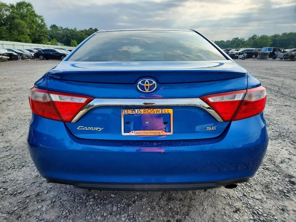 2017 TOYOTA CAMRY SE  