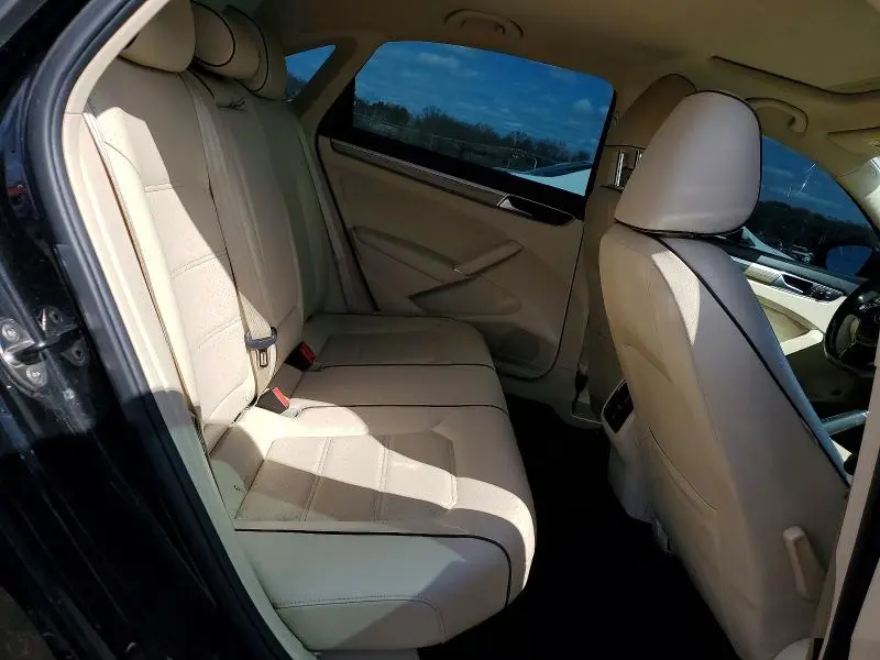 2016 VOLKSWAGEN PASSAT SE  