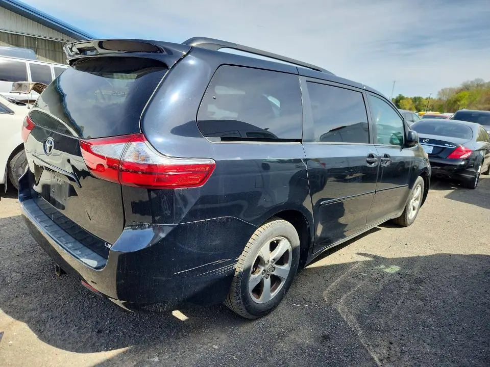 2017 TOYOTA SIENNA LE  