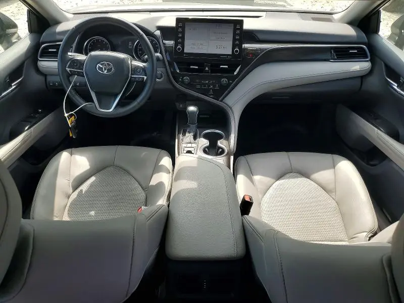 2024 TOYOTA CAMRY XLE  