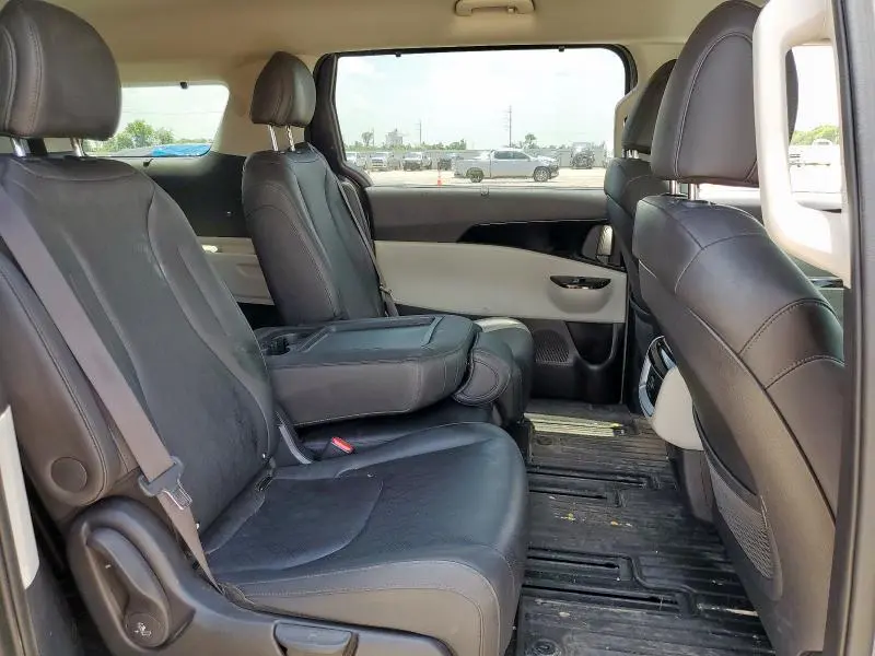 2024 KIA CARNIVAL EX  