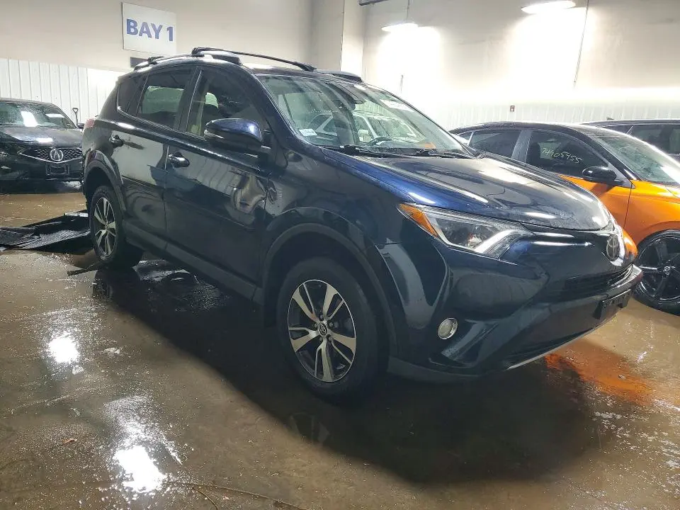 2017 TOYOTA RAV4 XLE  