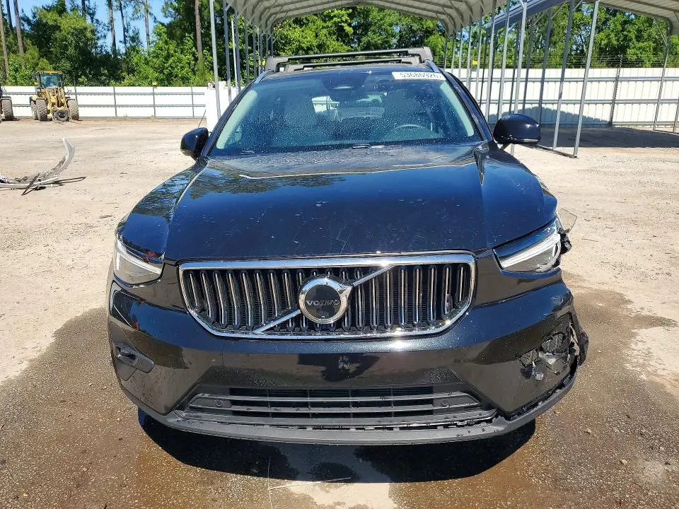 2025 VOLVO XC40 PLUS  