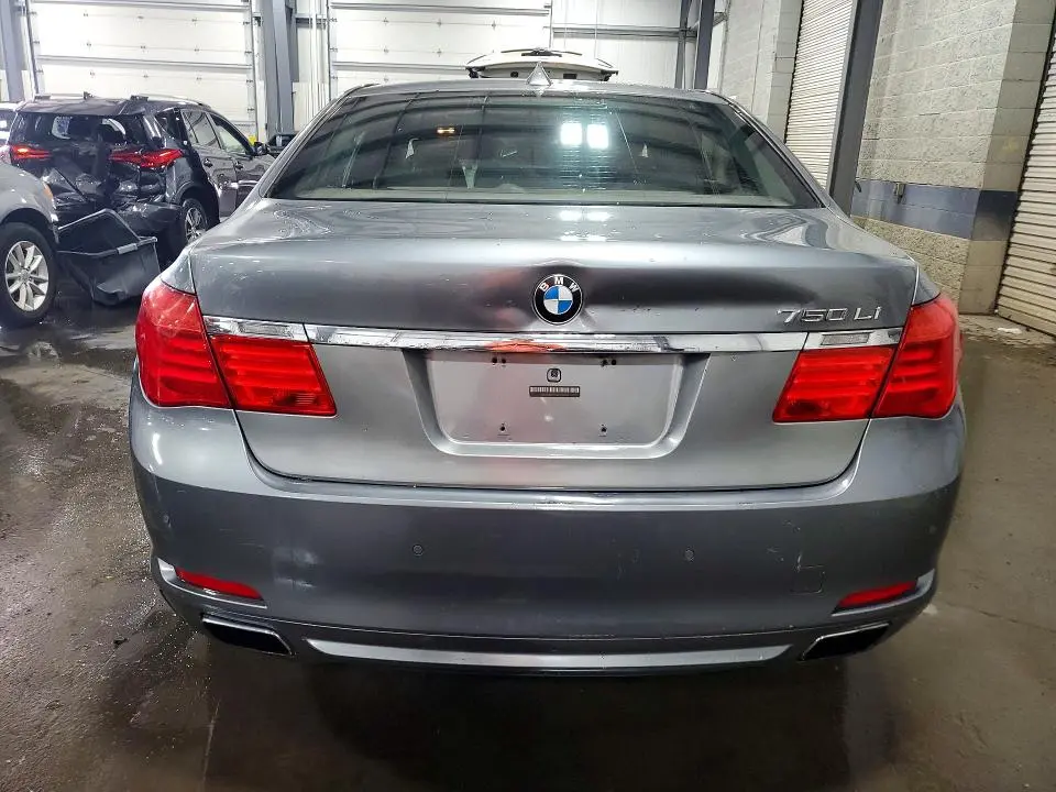 2011 BMW 750   