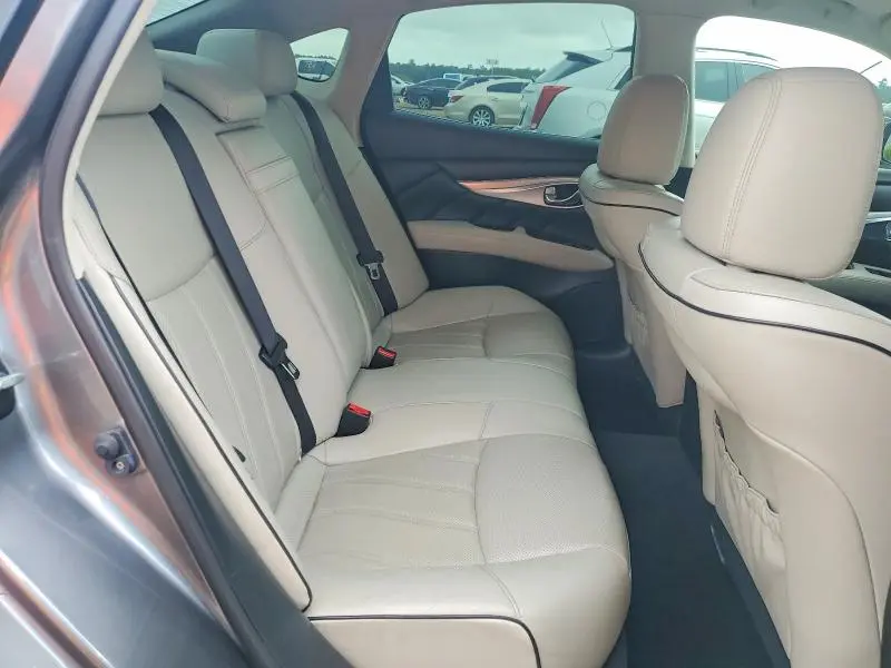2018 INFINITI Q70 3.7 LUXE  