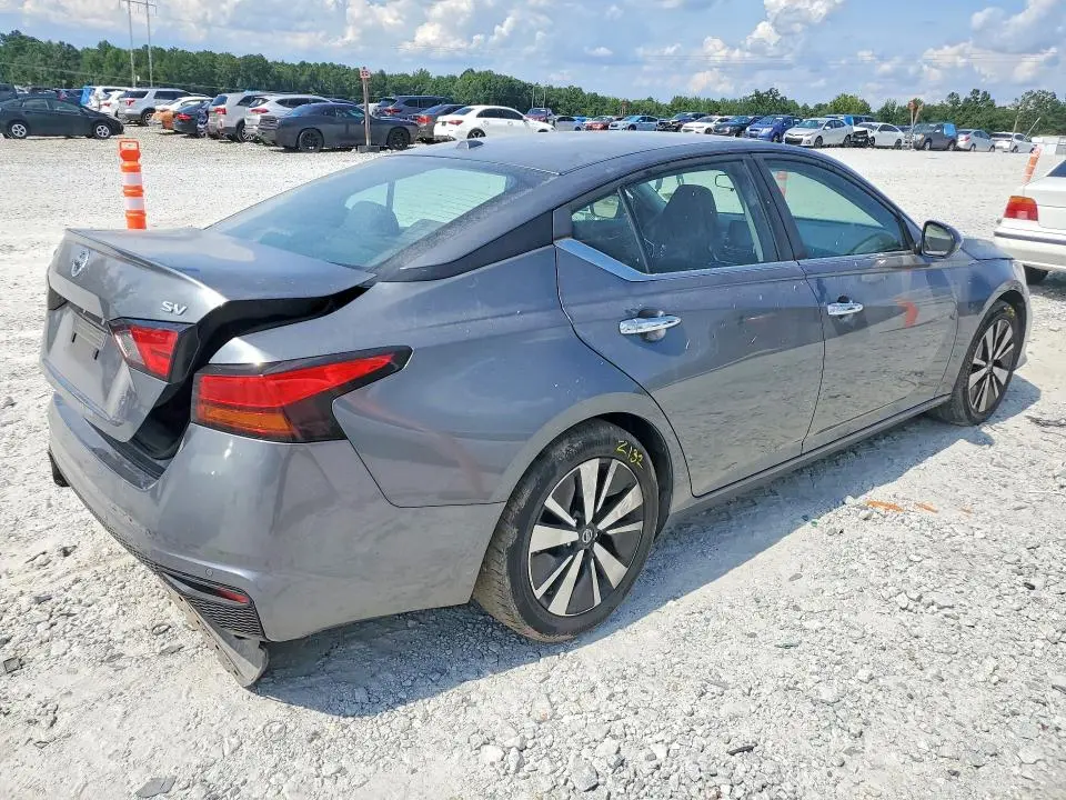 2022 NISSAN ALTIMA SV  
