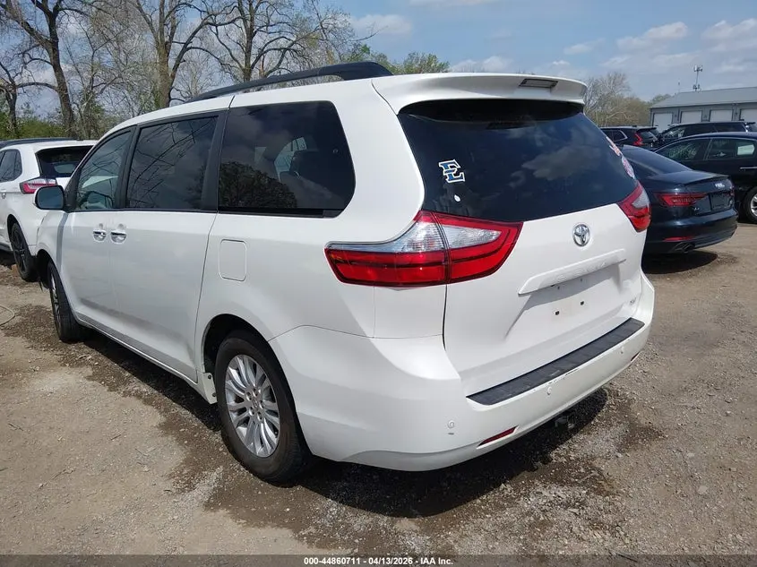 2016 TOYOTA SIENNA XLE PREMIUM 8 PASSENGER
