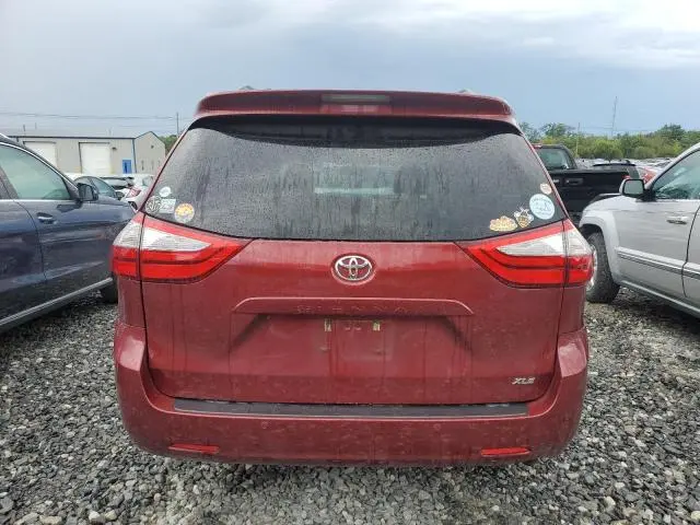 2016 TOYOTA SIENNA XLE